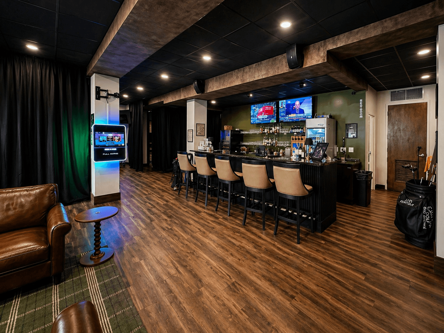 Mulligan's Golf Club interior